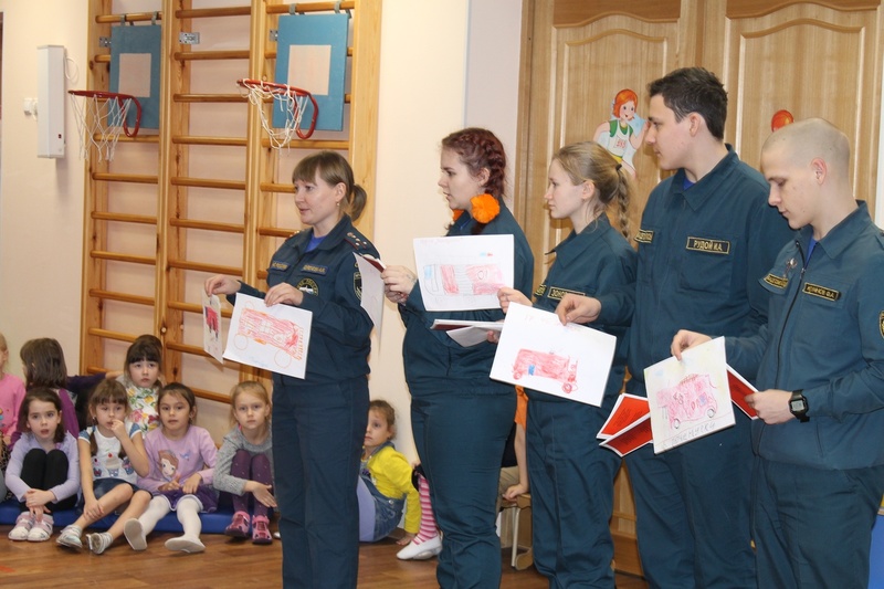 В Колпинском районе проведена акция гражданско-патриотической и социальной направленности «Дети – детям!»